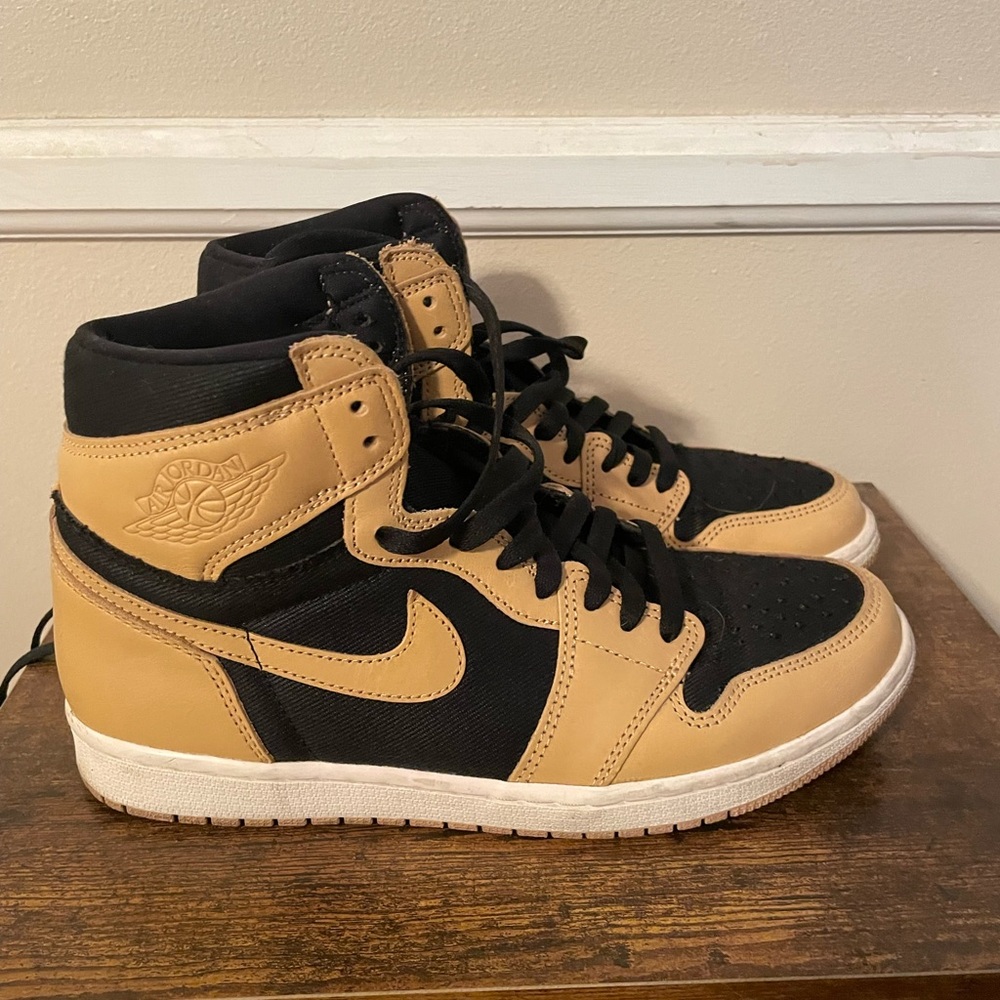 Nike Air Jordan 1 High ‘Heirloom’ size 9